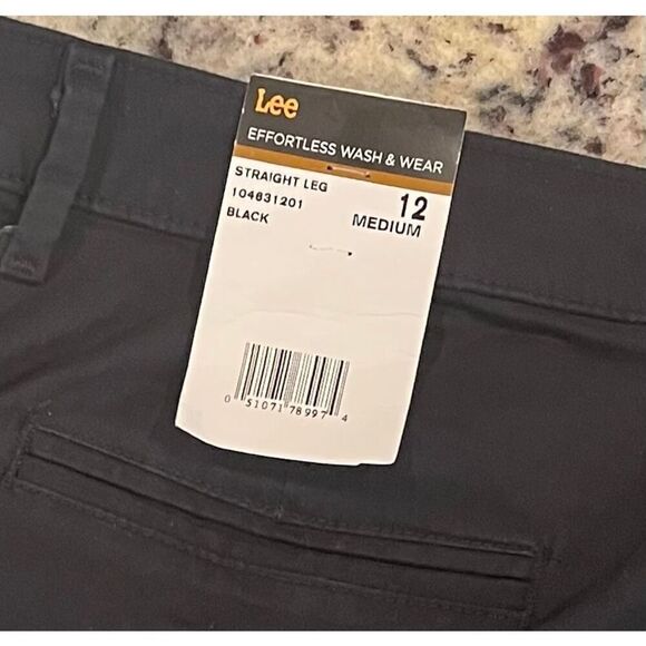 Lee Women's Relaxed Fit All Day Straight Leg Pant - Picture 6 of 6